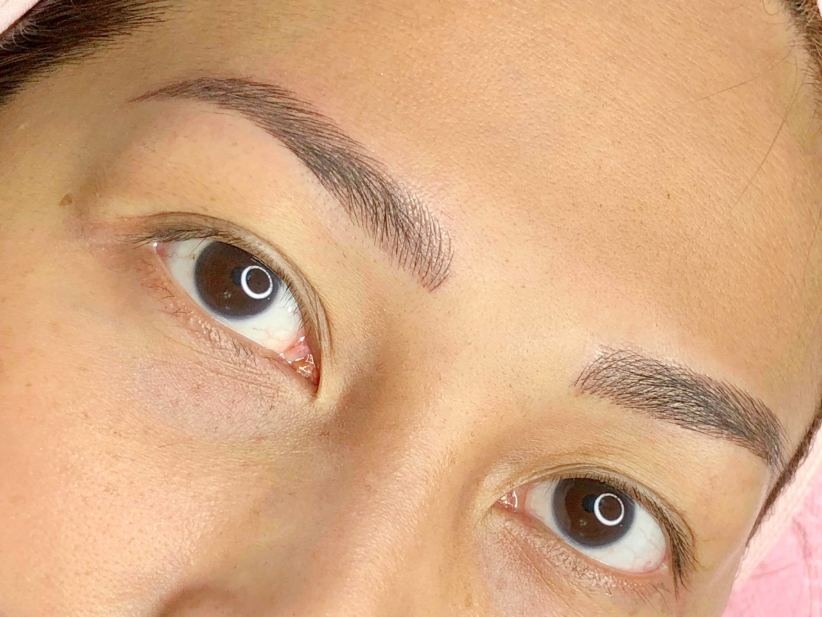 microblading eyebrows